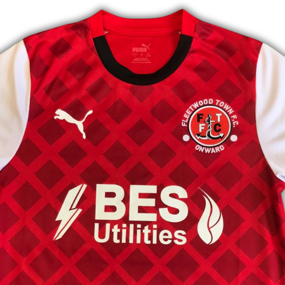 Fleetwood Town 2023/24 Home Shirt (Excellent) - Size S