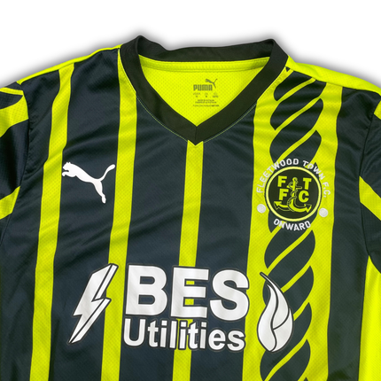 Fleetwood Town 2024/25 Third Shirt (Excellent) - Size M